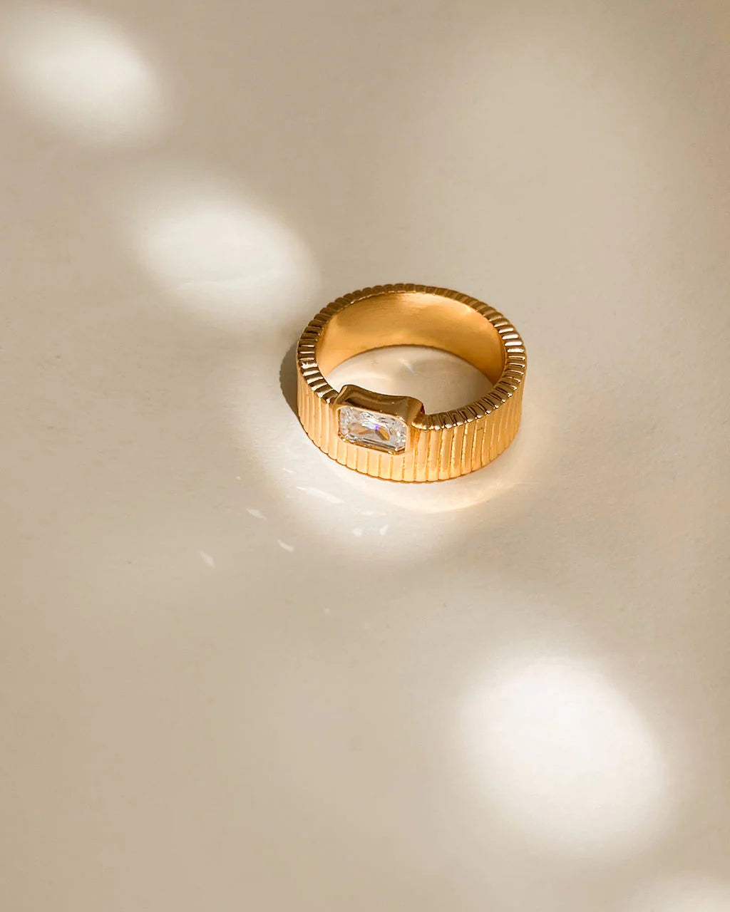 Besette CZ Ring