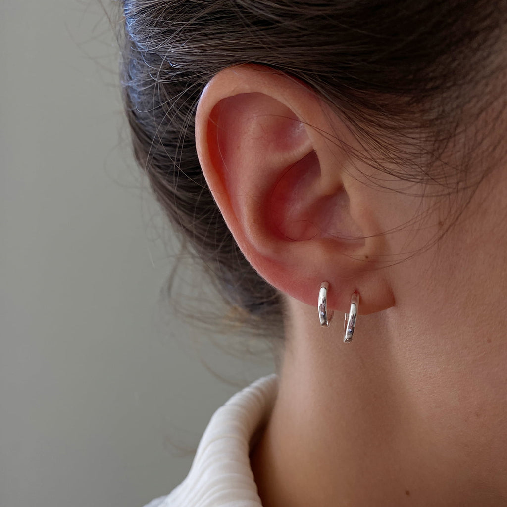 Classic Huggie - Silver