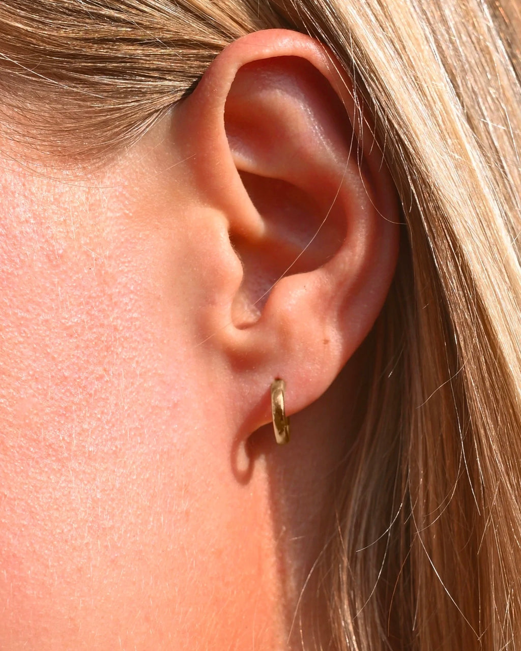 Classic Huggie - Rose Gold